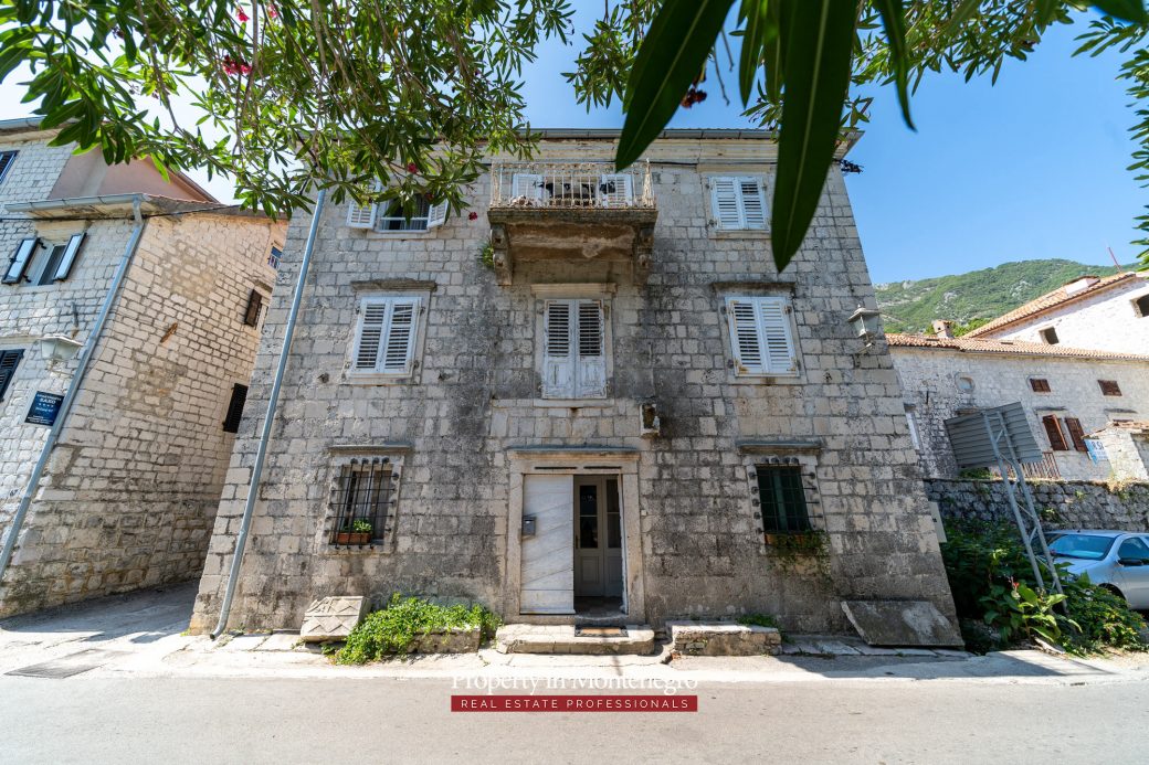 Waterfront stone house for sale in Prcanj