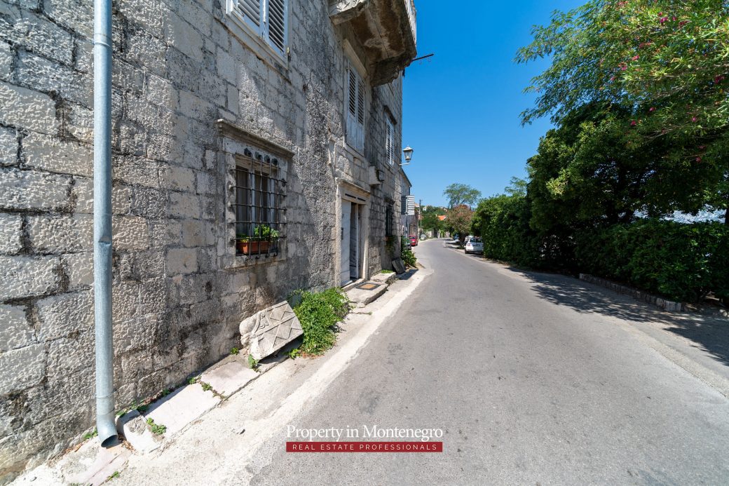 Waterfront stone house for sale in Prcanj