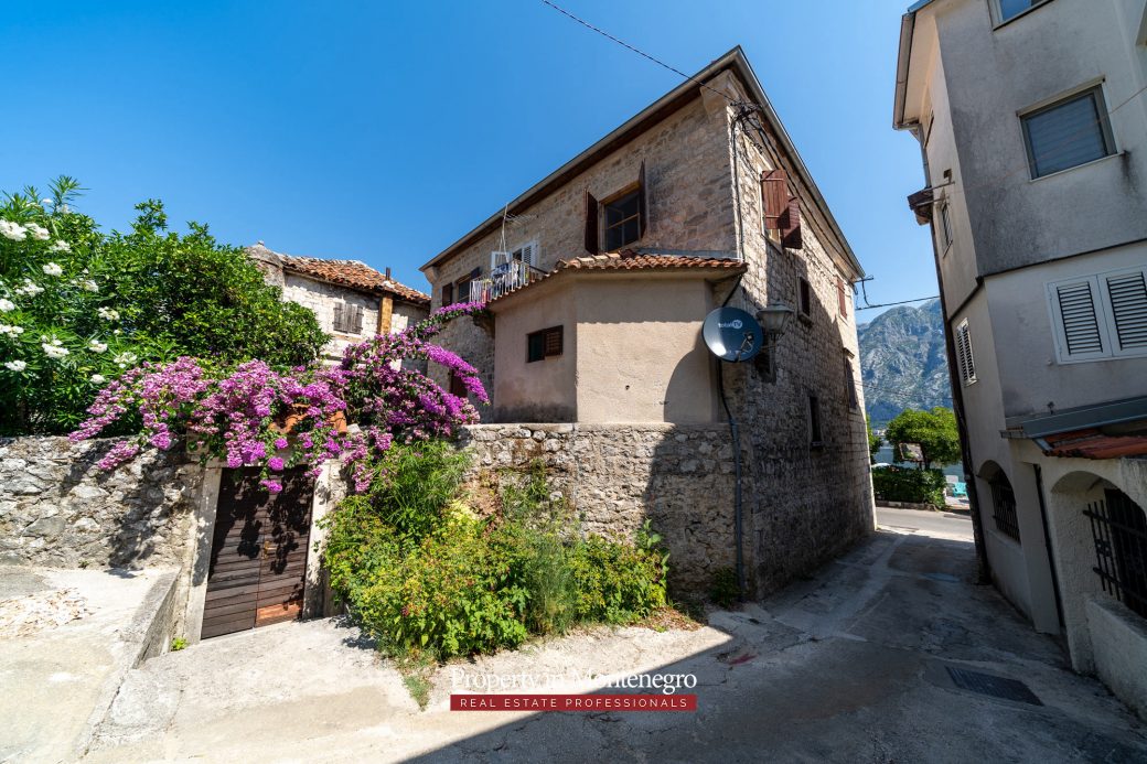 Waterfront stone house for sale in Prcanj