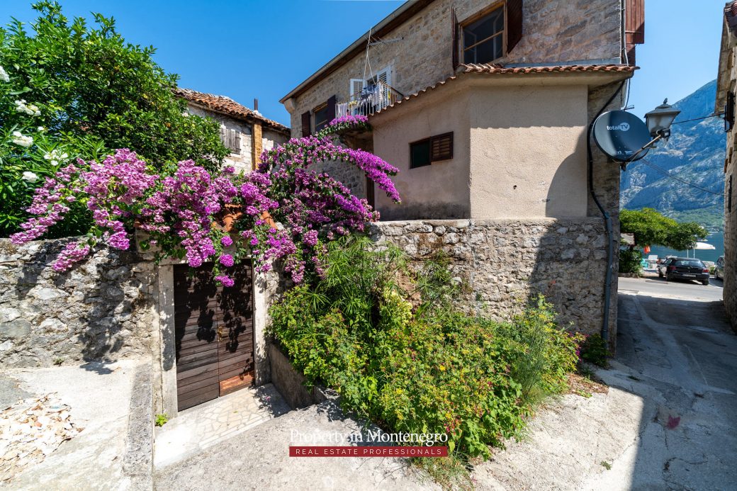 Waterfront stone house for sale in Prcanj