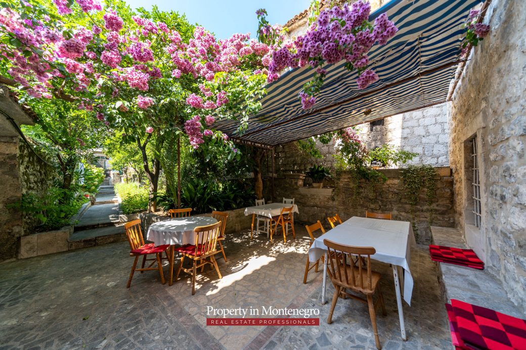 Waterfront stone house for sale in Prcanj