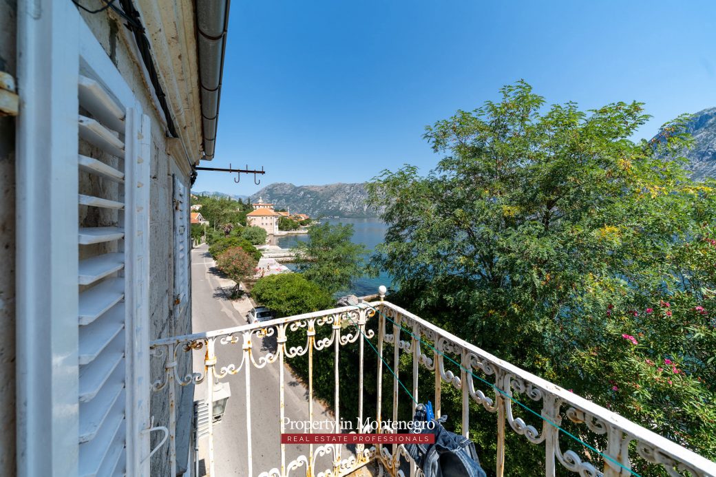 Waterfront stone house for sale in Prcanj