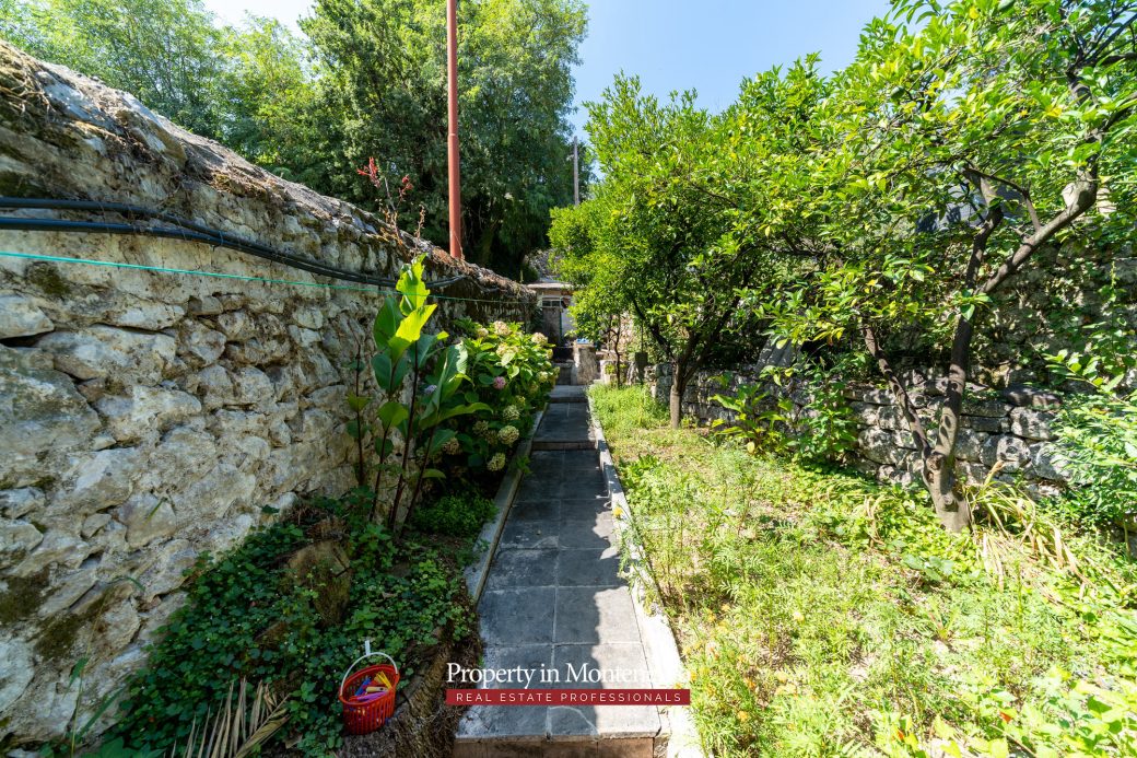 Waterfront stone house for sale in Prcanj