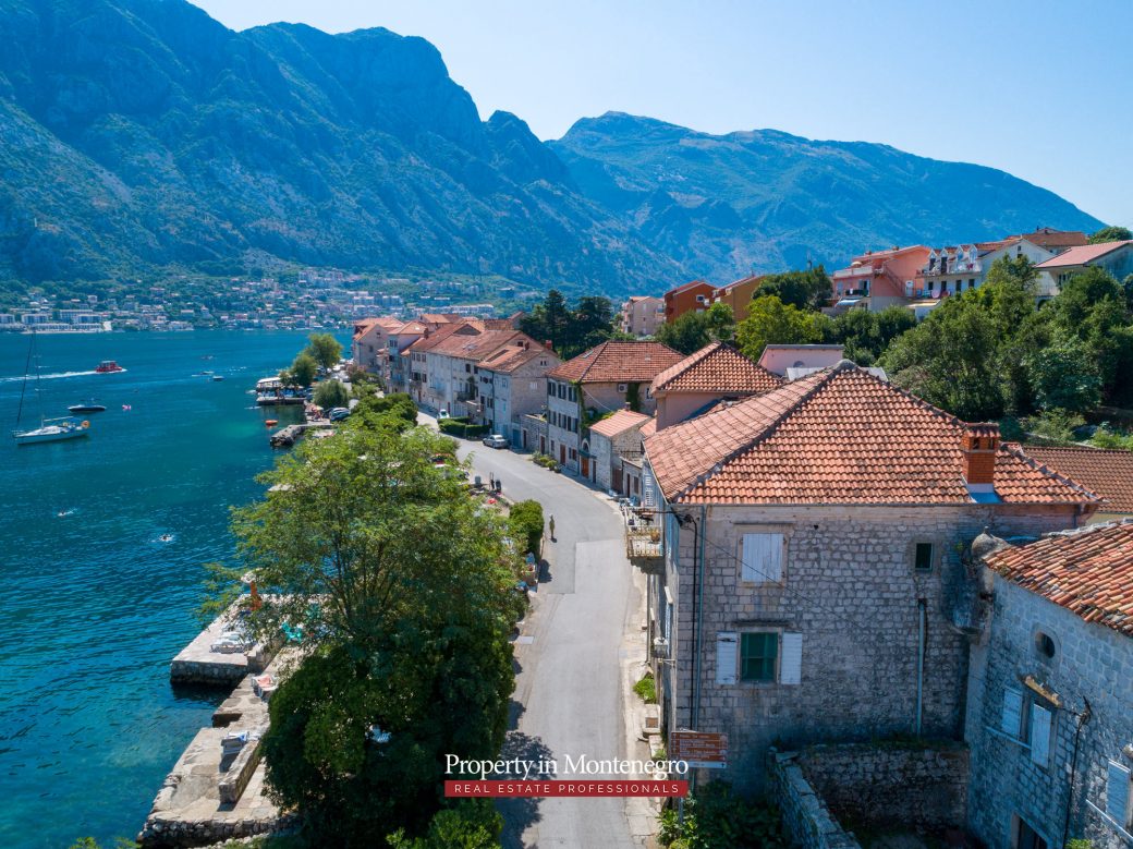 Waterfront stone house for sale in Prcanj