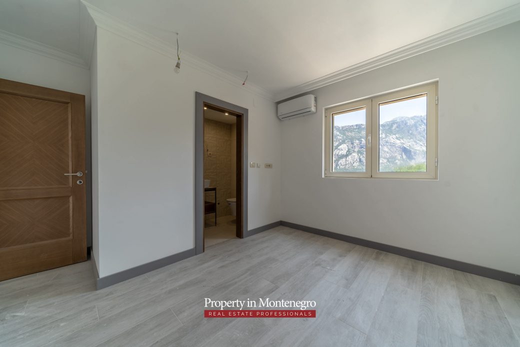 Apartment with swimming pool for sale in Prcanj