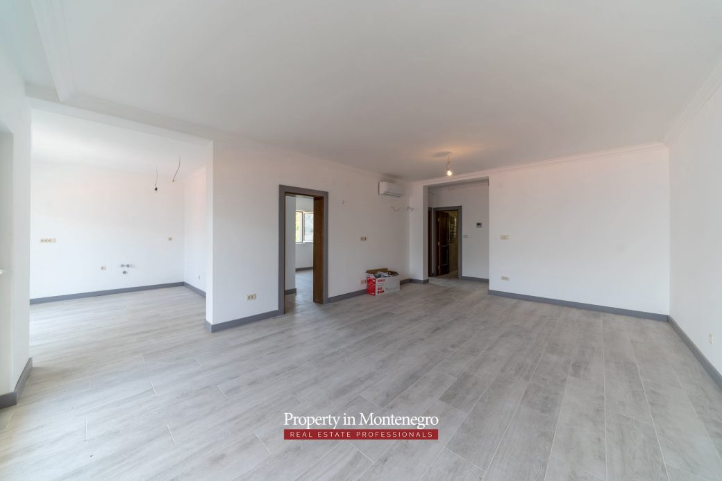 Apartment with swimming pool for sale in Prcanj