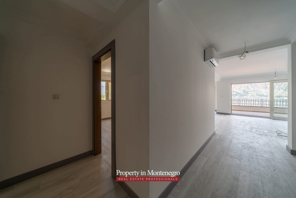 Apartment with swimming pool for sale in Prcanj