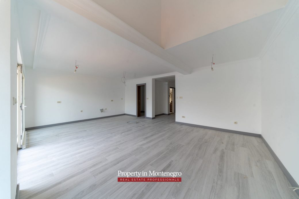 Apartment with swimming pool for sale in Prcanj