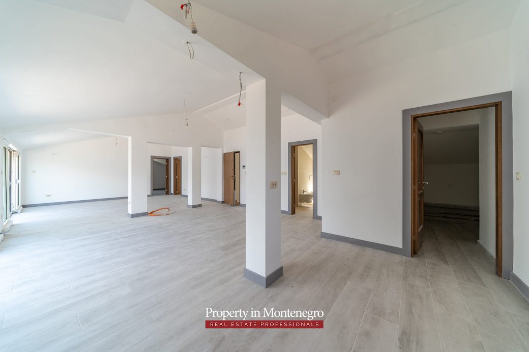 Apartment with swimming pool for sale in Prcanj