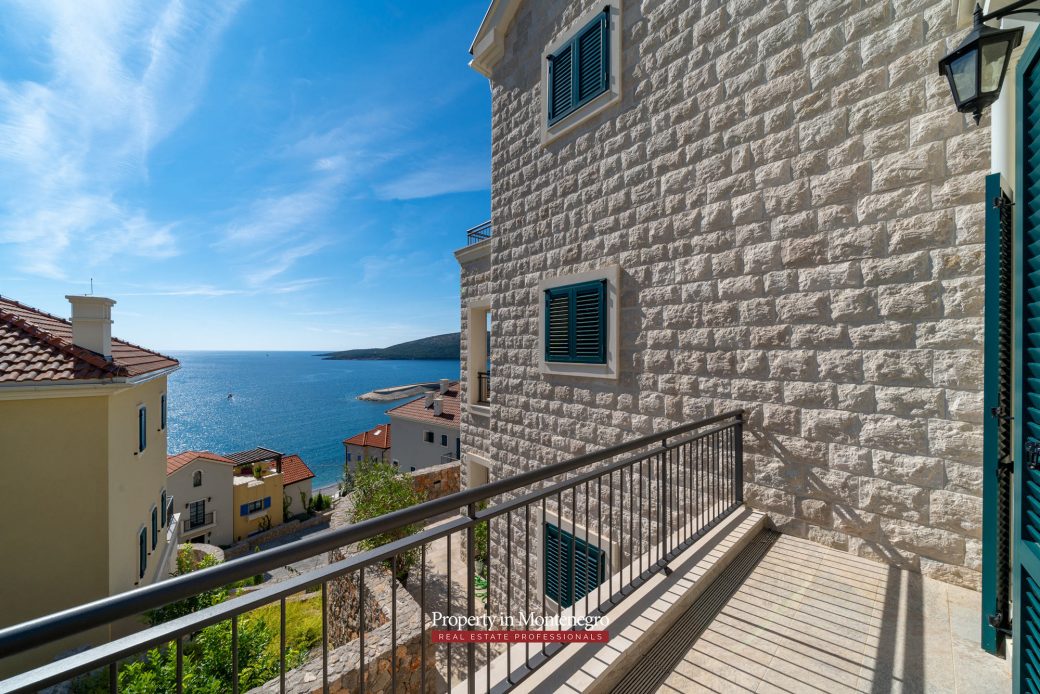 Luxury apartment in Lustica bay