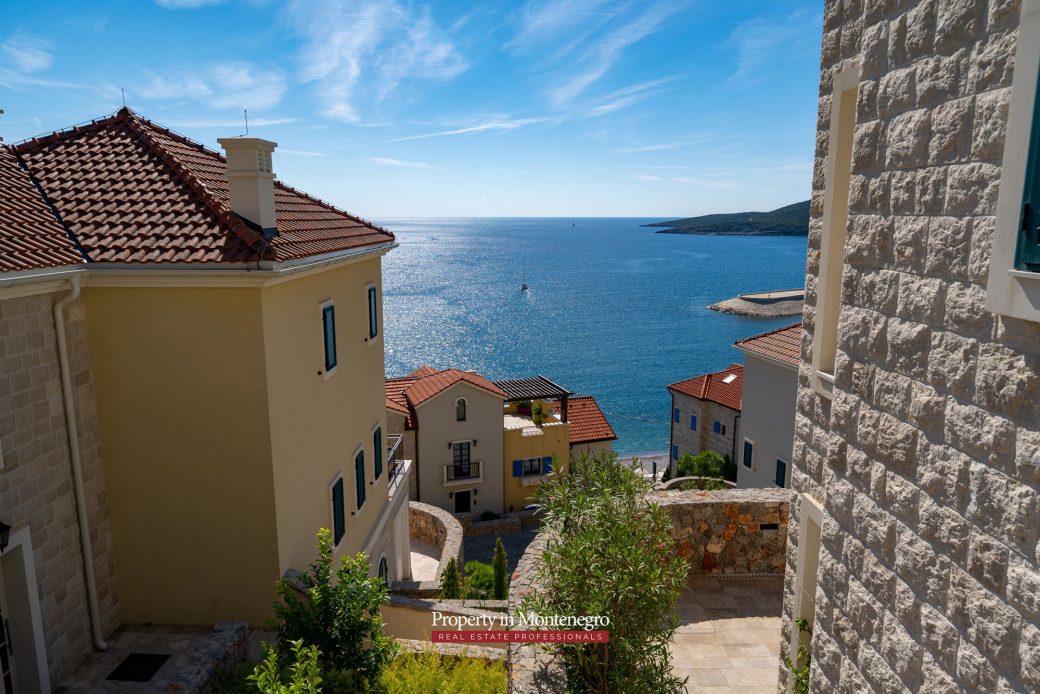 Luxury apartment in Lustica bay