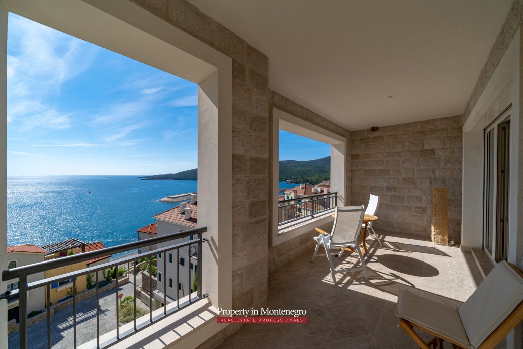 Luxury apartment in Lustica bay