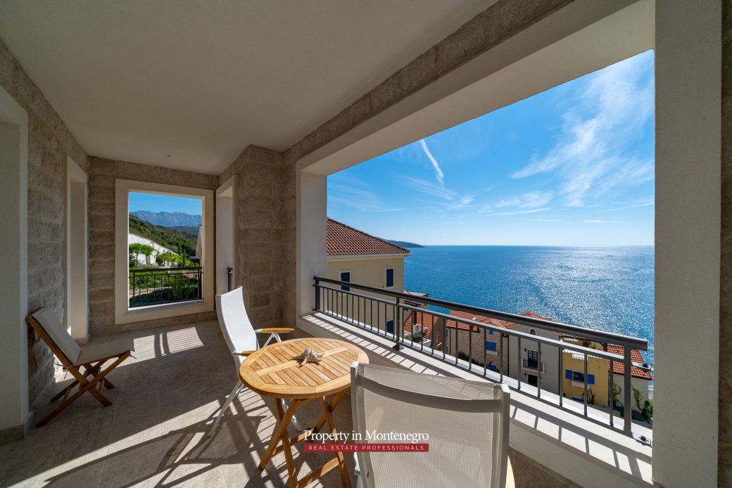 Luxury apartment in Lustica bay