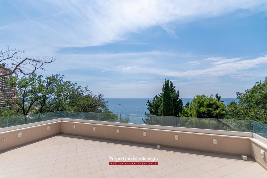 Villa for sale in Budva