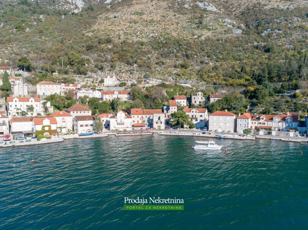 Land and house for sale in Perast