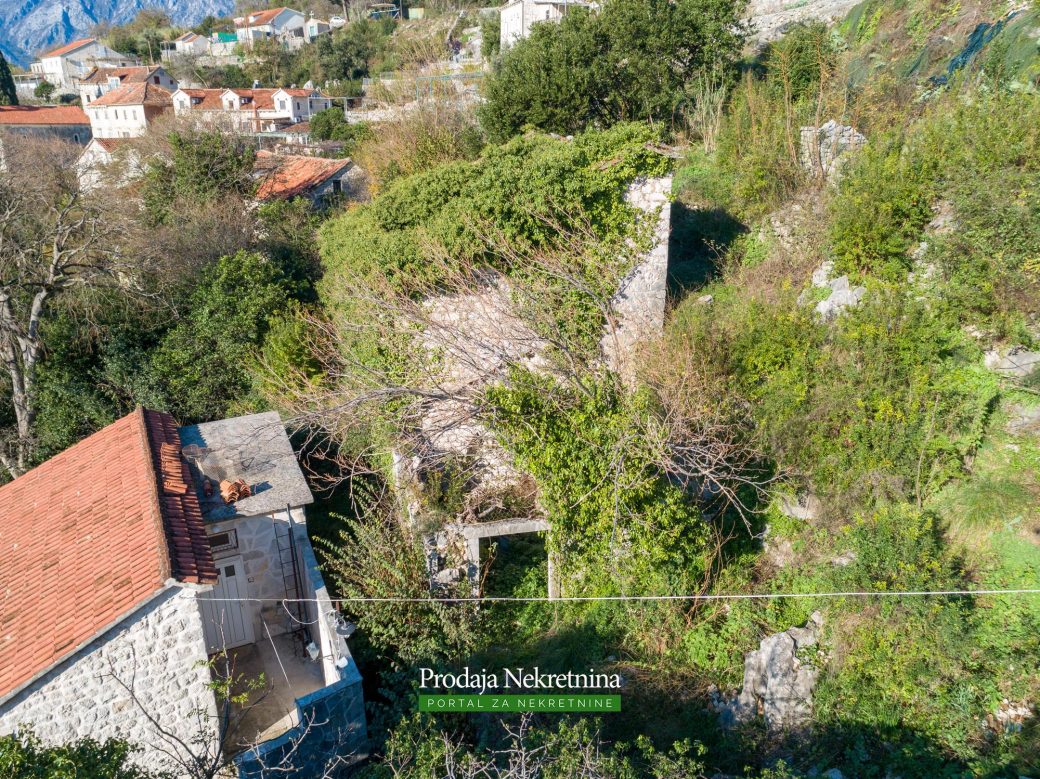 Land and house for sale in Perast