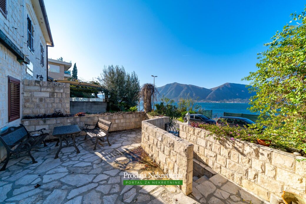 Stone house and tavern for sale in Kotor