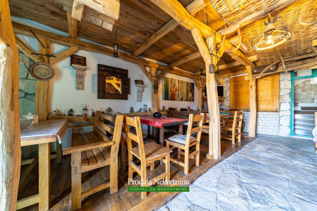 Stone house and tavern for sale in Kotor