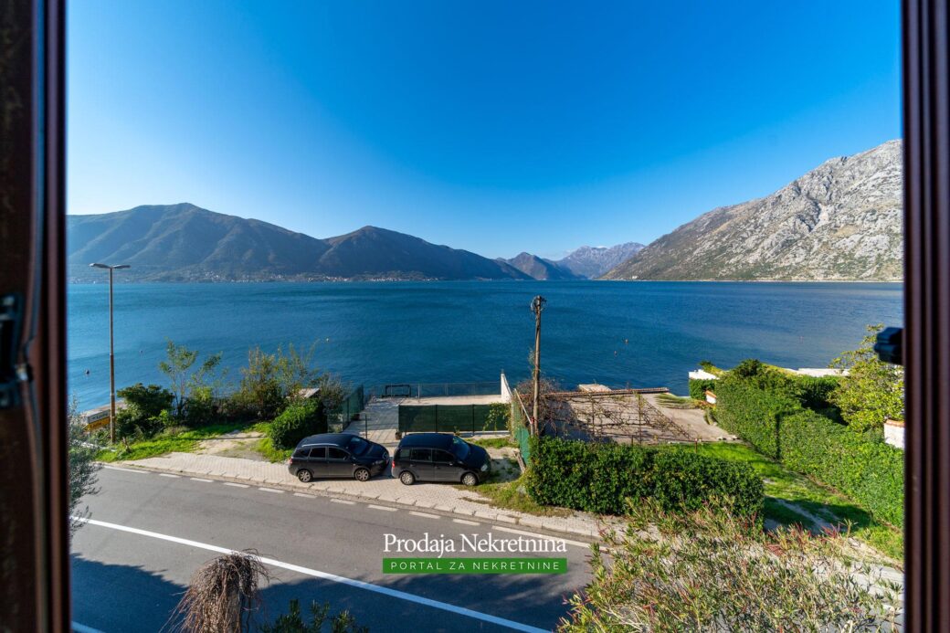 Stone house and tavern for sale in Kotor