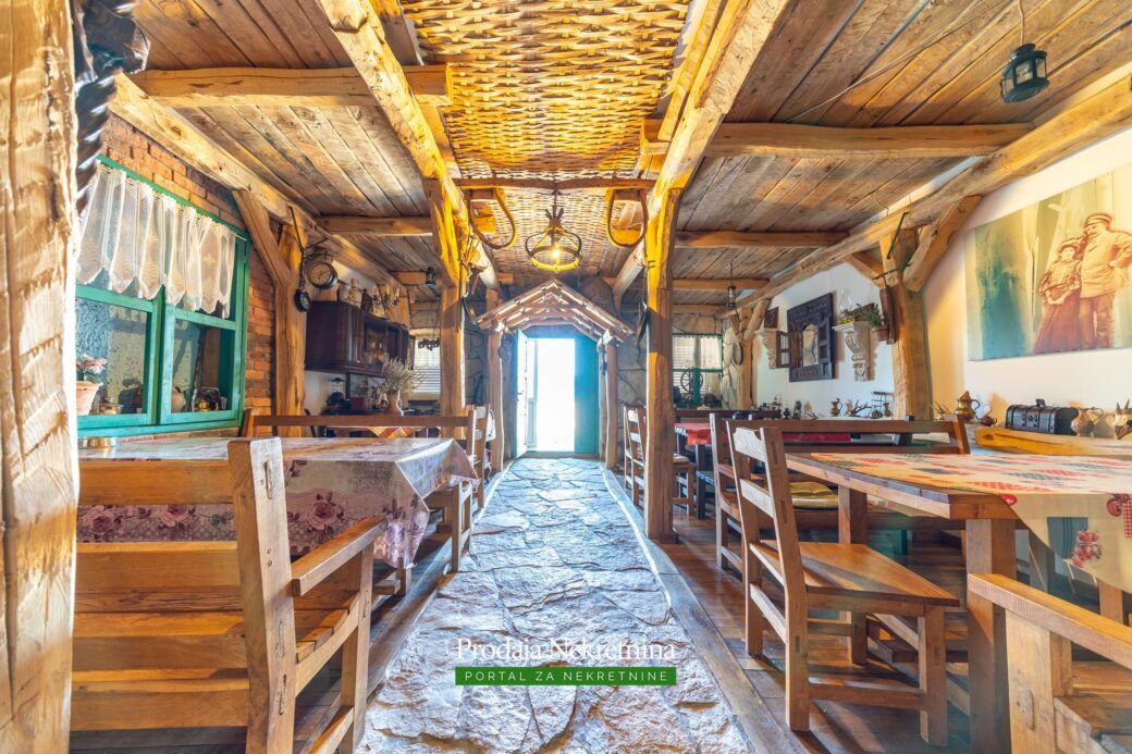 Stone house and tavern for sale in Kotor