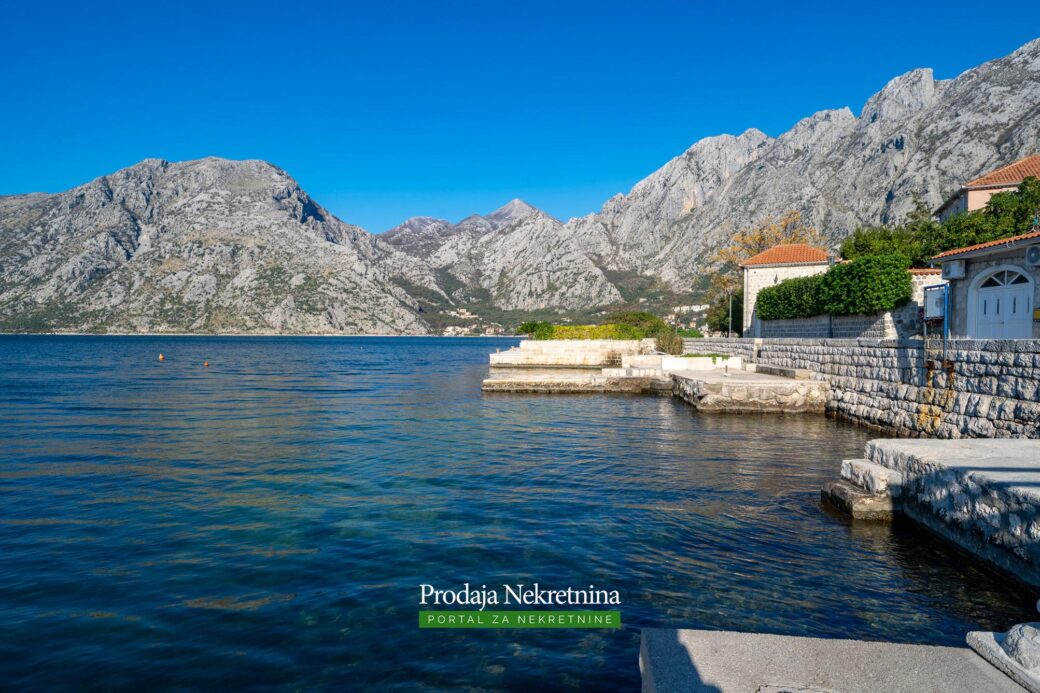 Stone house and tavern for sale in Kotor