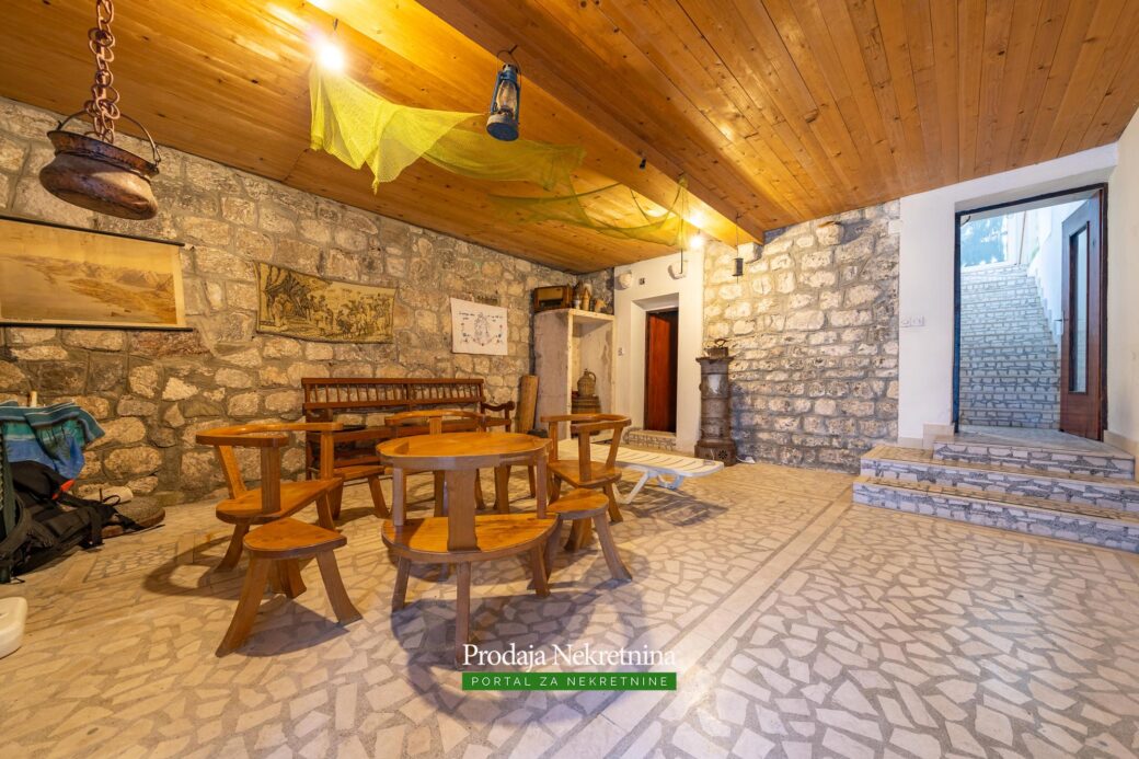 Stone house for sale in Muo