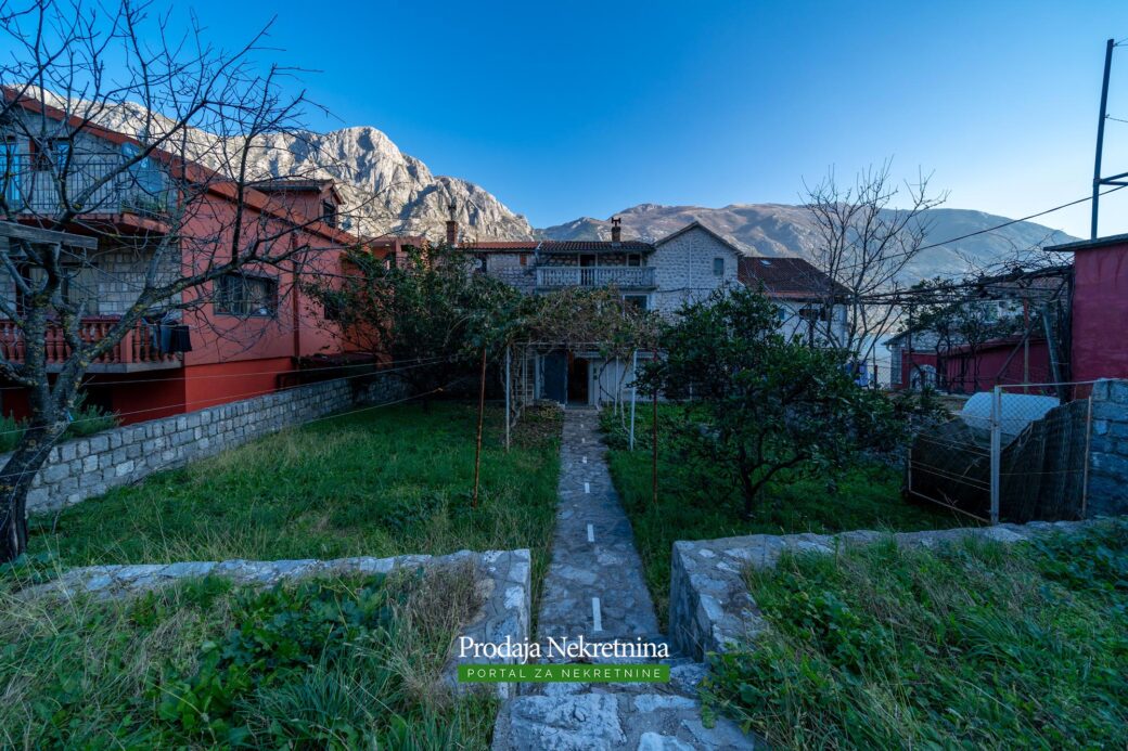 Stone house for sale in Muo