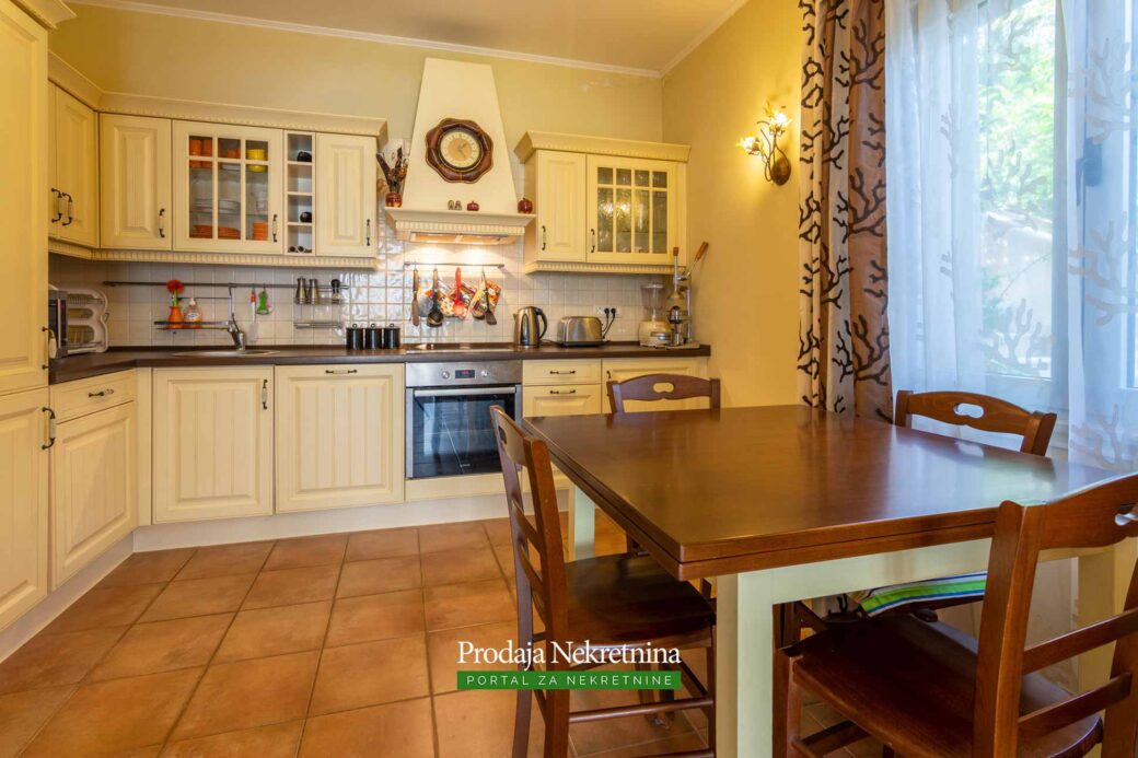 Duplex-apartman-sa-pogledom-na-Boku-Kotorsku (12)