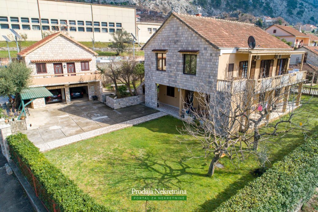 Family house for sale in Dobrota