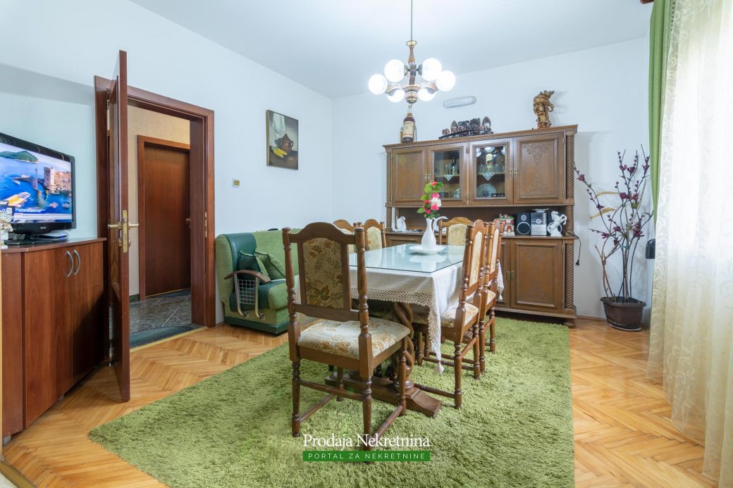 Family house for sale in Dobrota