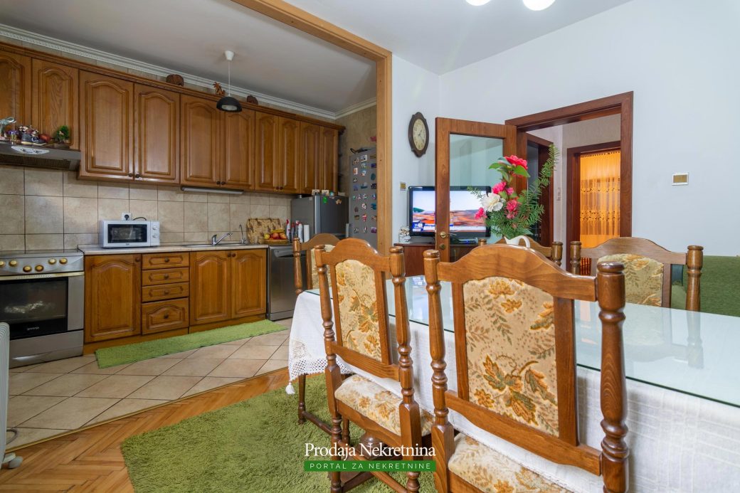 Family house for sale in Dobrota