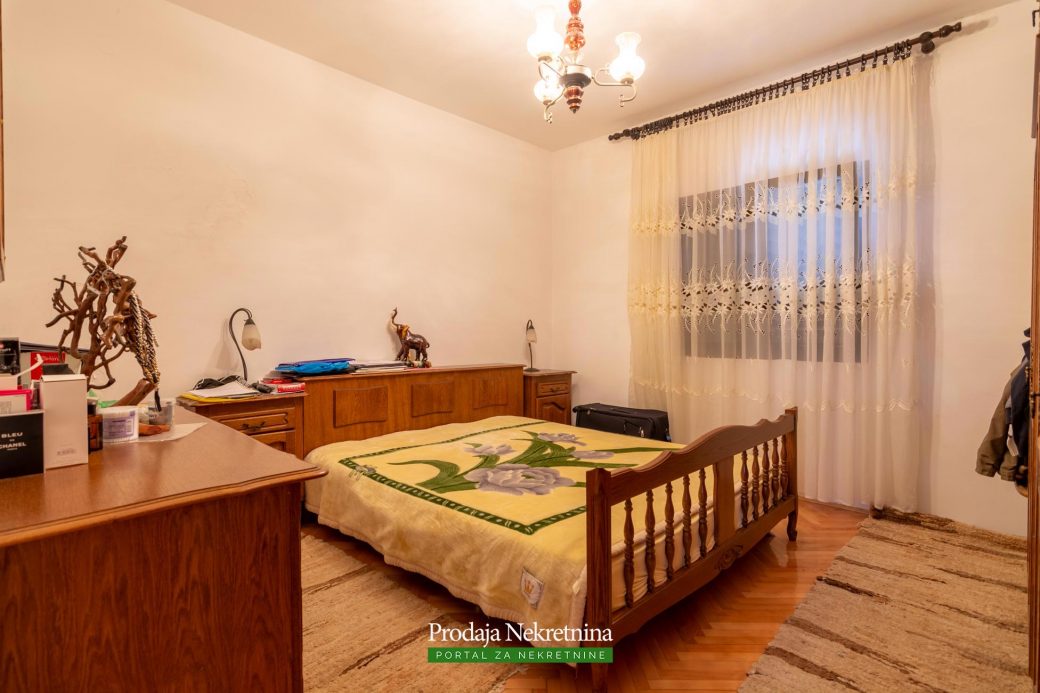 Family house for sale in Dobrota