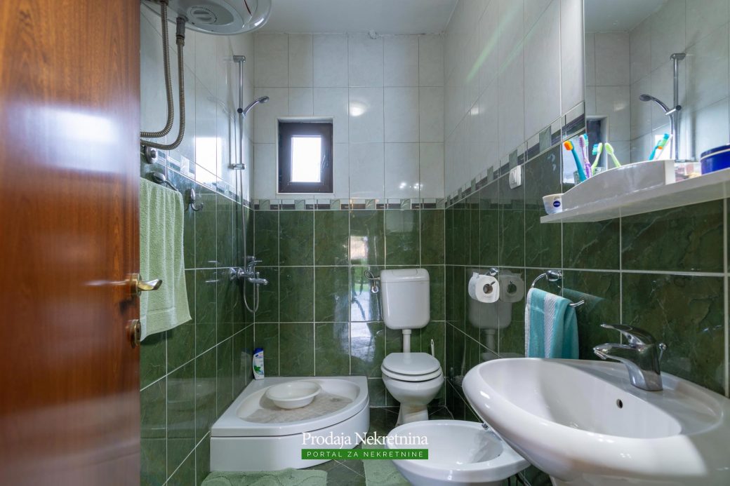 Family house for sale in Dobrota