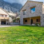 Family house for sale in Dobrota