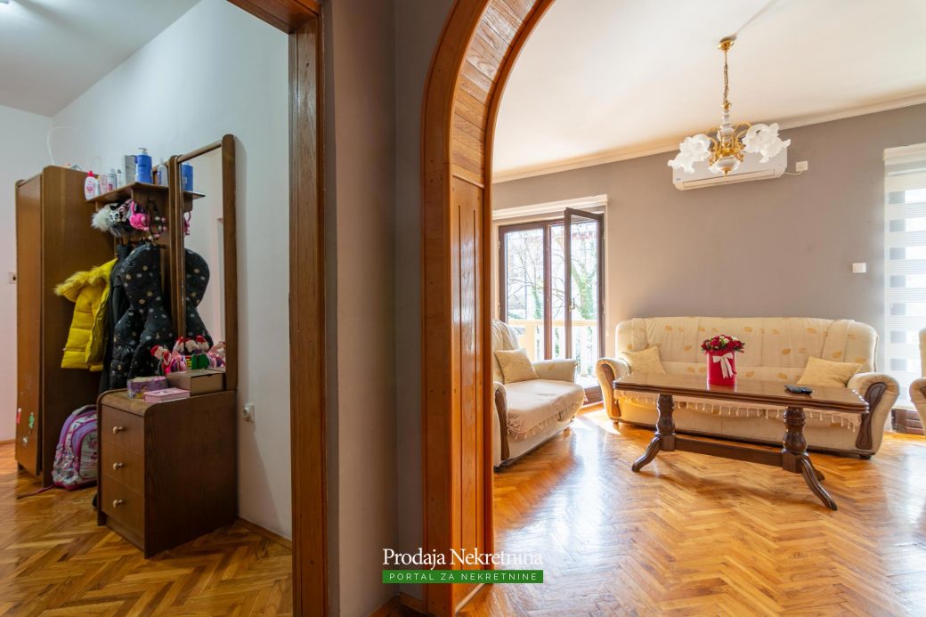 Family house for sale in Dobrota