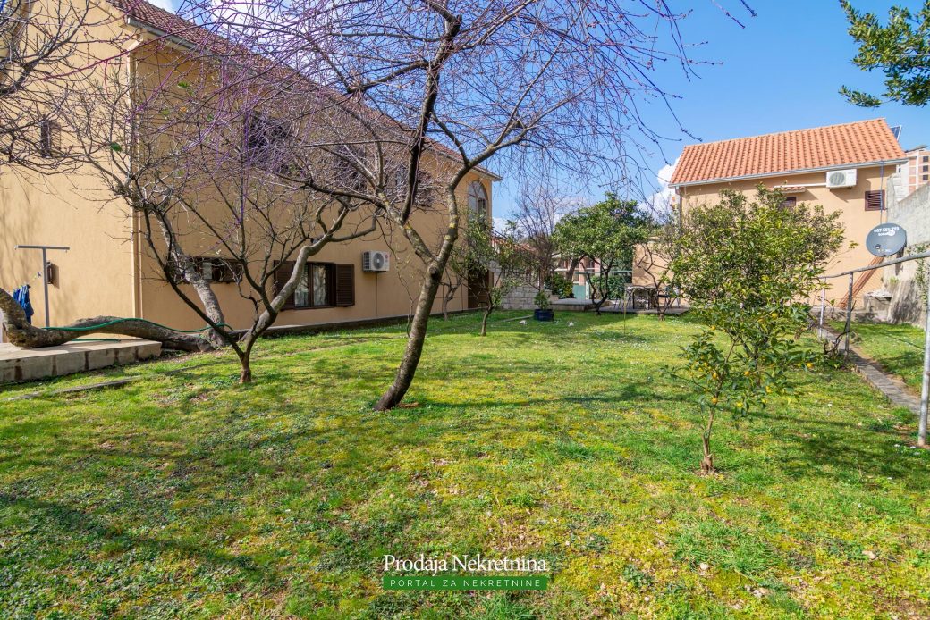 Family house for sale in Dobrota