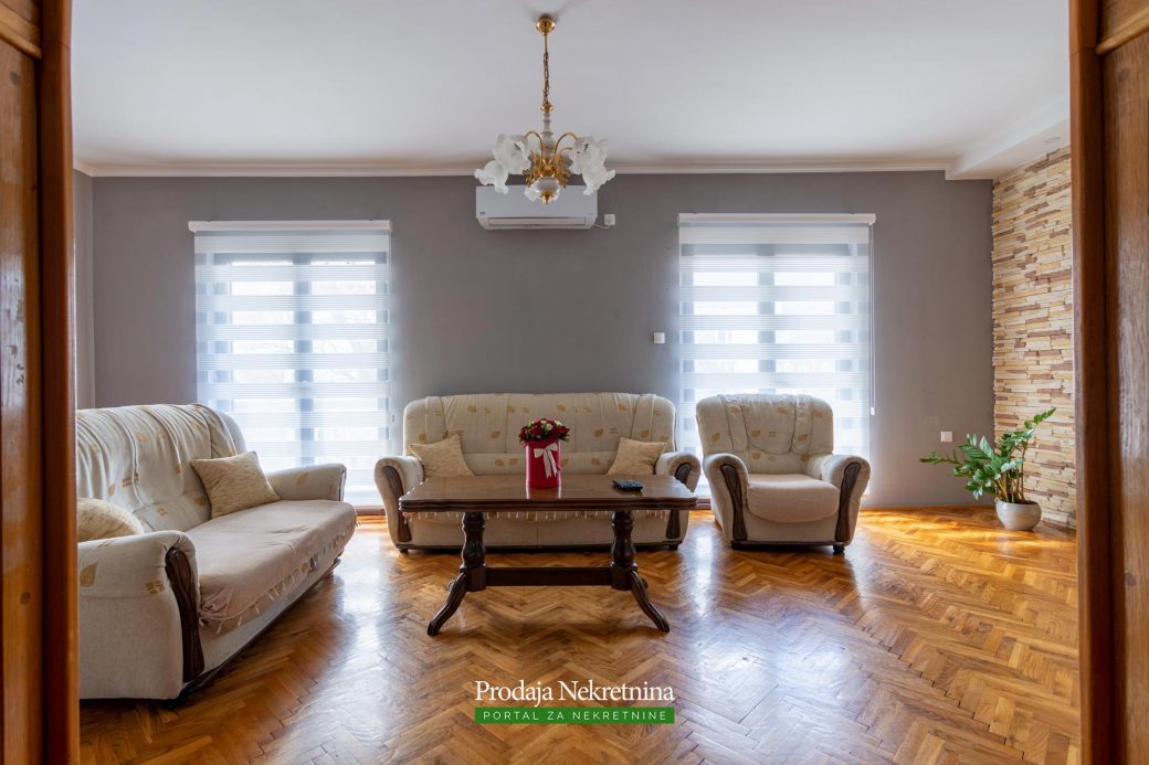 Family house for sale in Dobrota