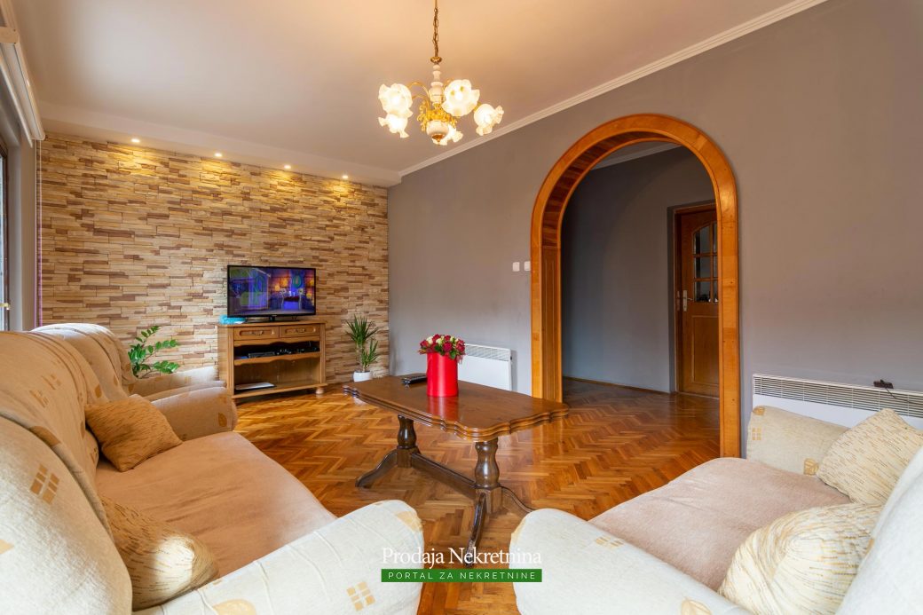 Family house for sale in Dobrota