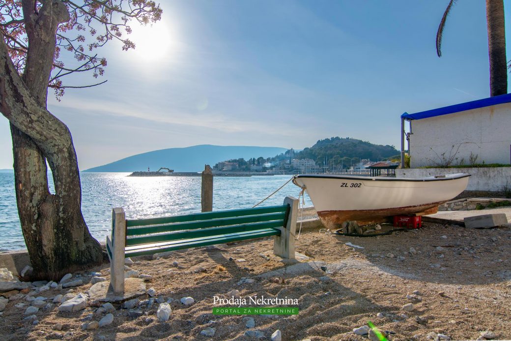 First line apartment for sale in Herceg Novi