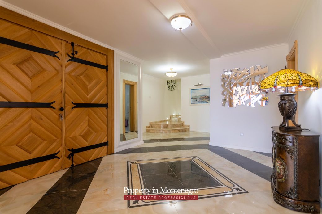 First line luxury villa for sale in Tivat