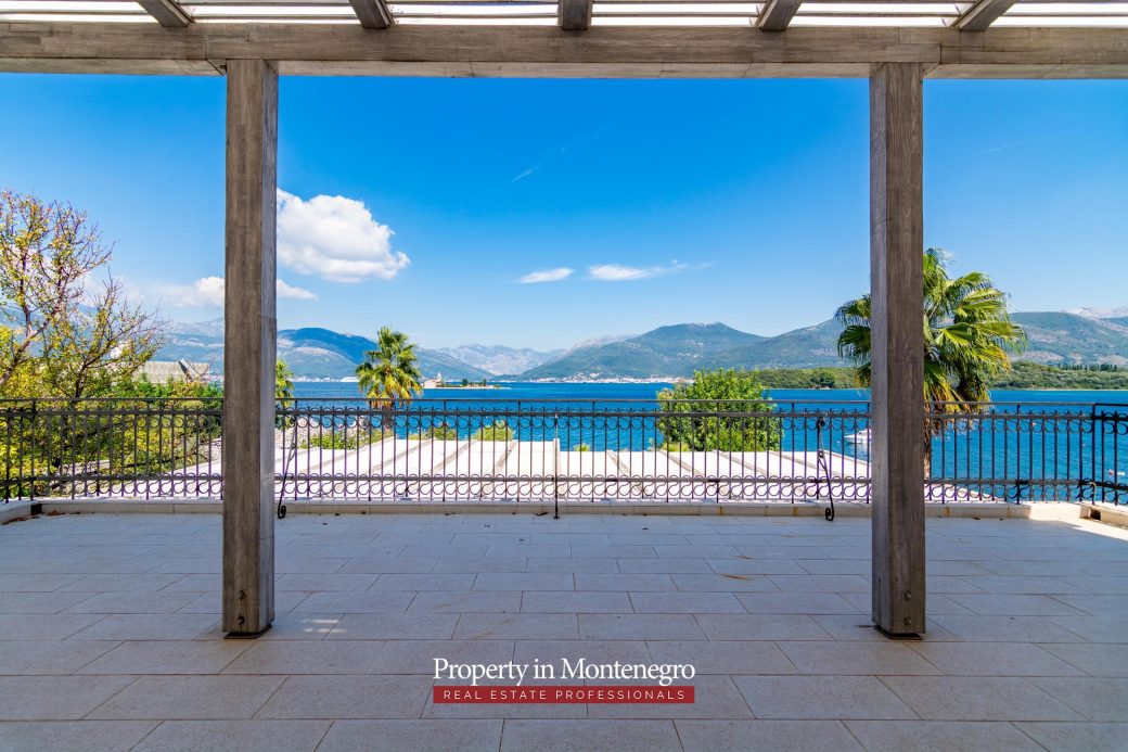 First line luxury villa for sale in Tivat