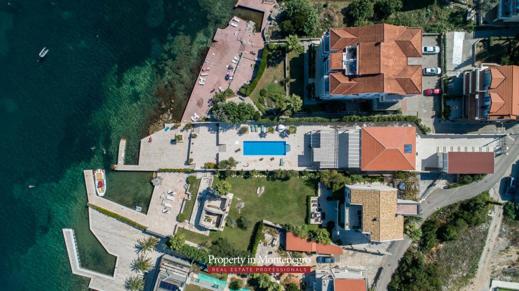 First line luxury villa for sale in Tivat