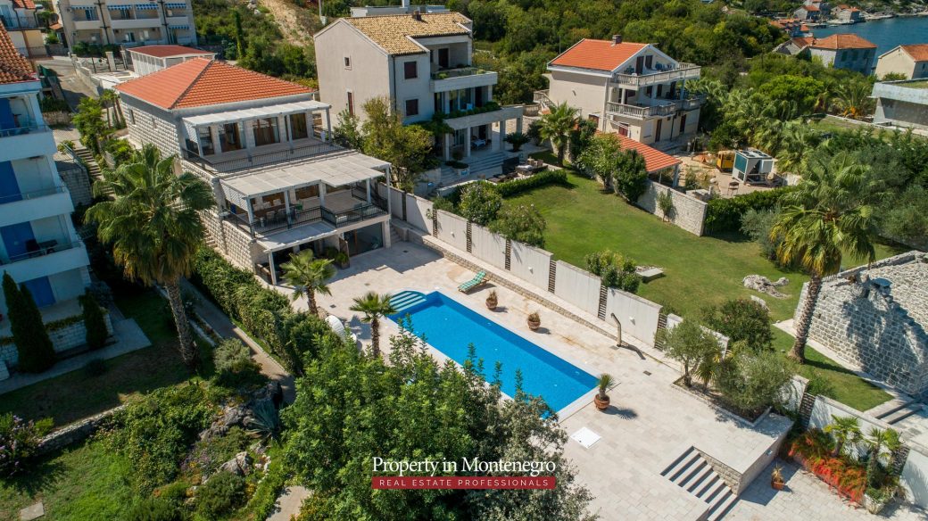 First line luxury villa for sale in Tivat