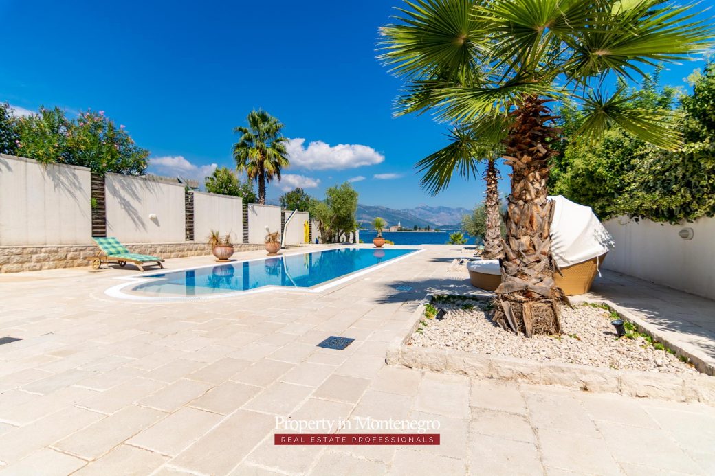 First line luxury villa for sale in Tivat