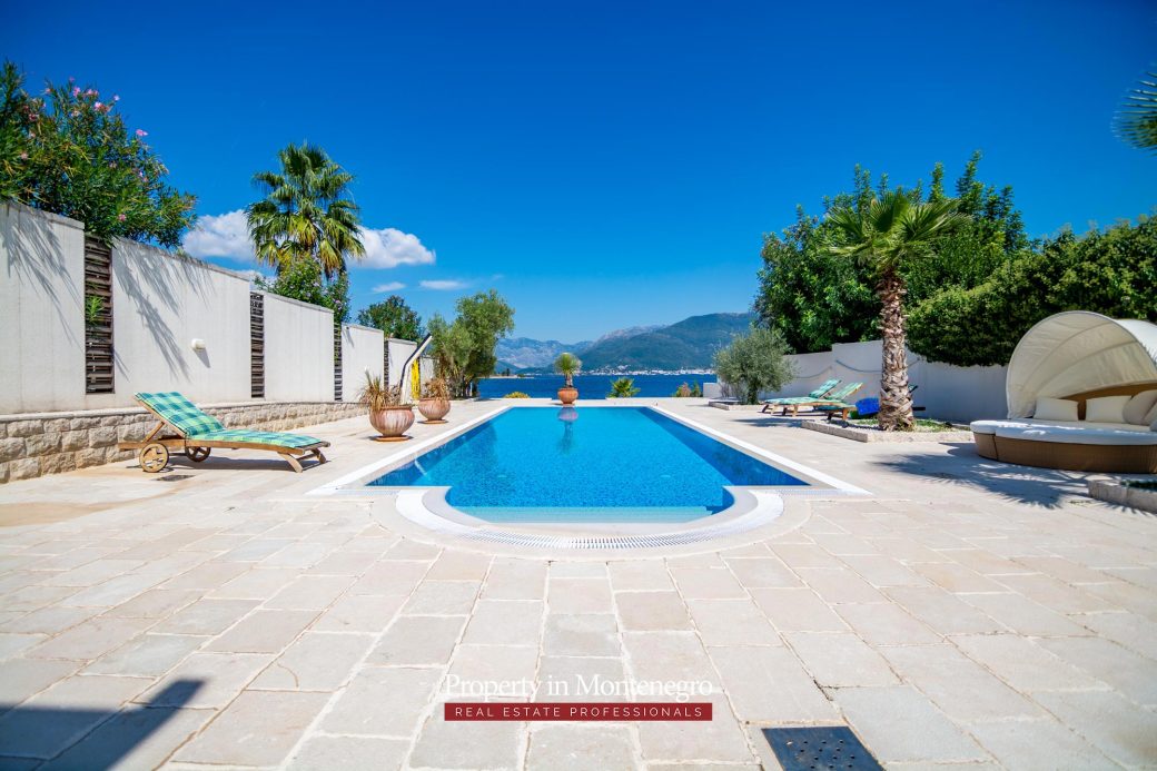 First line luxury villa for sale in Tivat