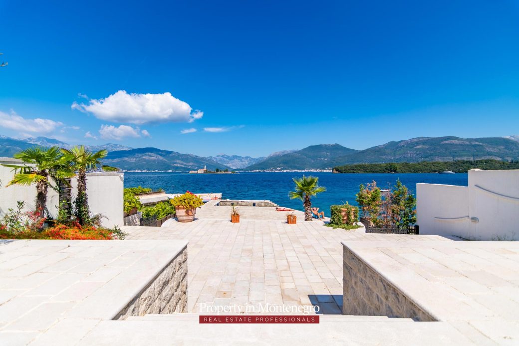 First line luxury villa for sale in Tivat