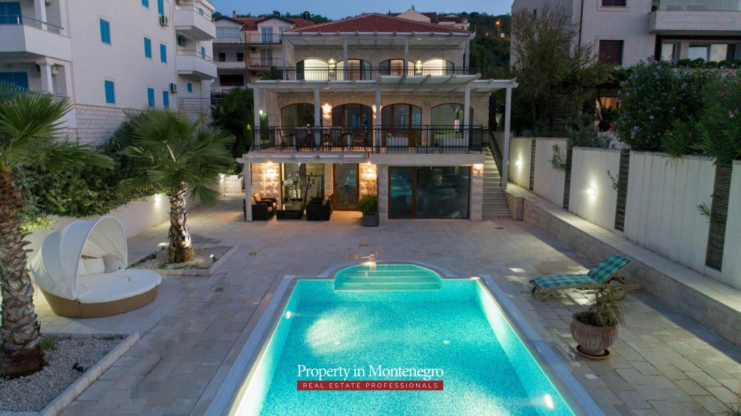 First line luxury villa for sale in Tivat