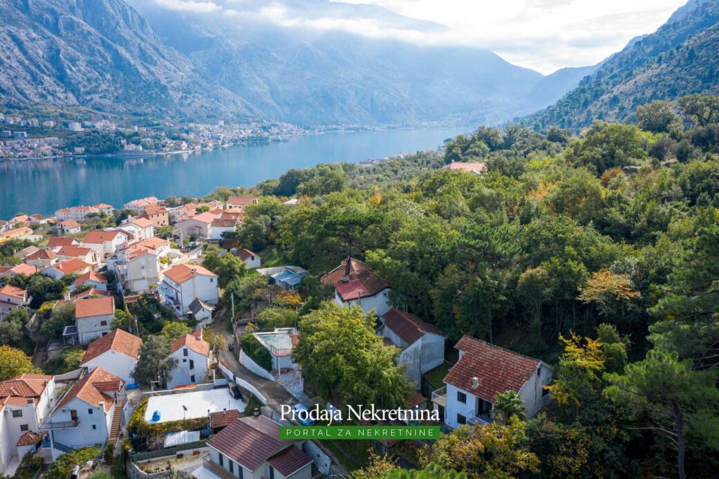 House for sale in Kotor Bay