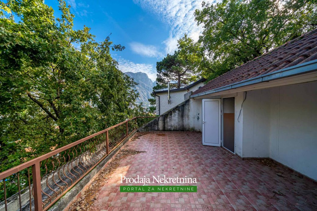 House for sale in Kotor Bay