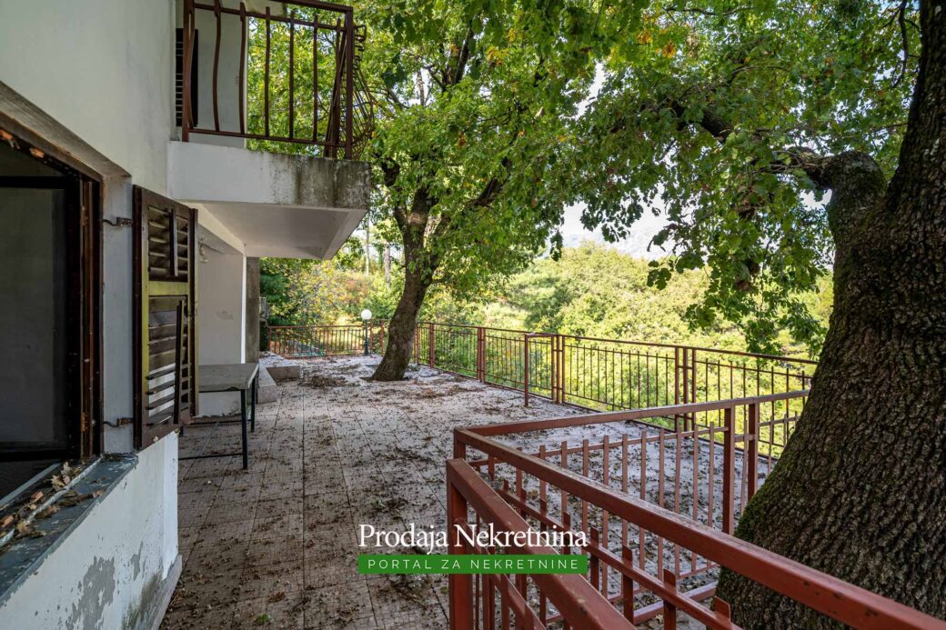 House for sale in Kotor Bay